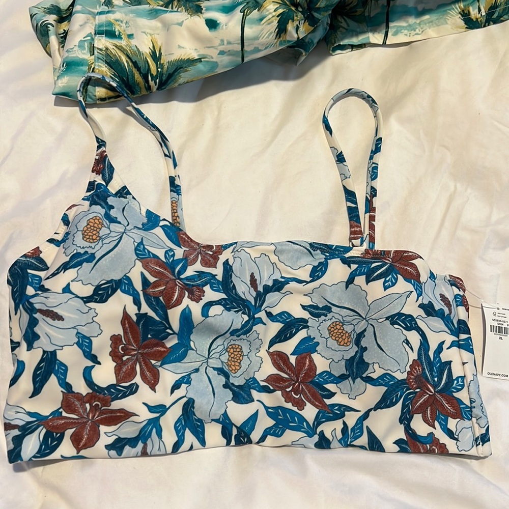 NWT Floral Swim Top